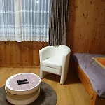 Schoene Mit Aussicht Auf Bergpanorama